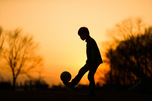 少年サッカー指導方法。子どもたちの成長と接し方について解説。