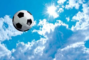 サッカーの水分補給の重要性。効果的なタイミングとポイントを解説。