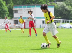 【動画で紹介】サッカーで重要な動きづくりの練習法・トレーニングメニュー
